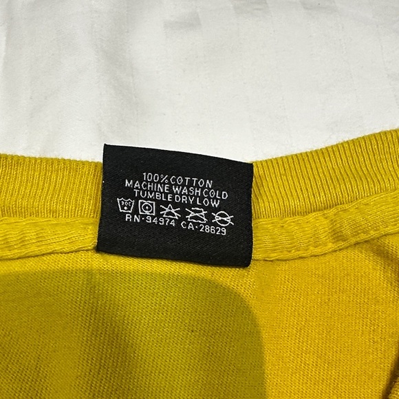 [UNISEX] STUSSY Mustard Yellow Logo T-Shirt S | Classic Streetwear Graphic Tee - Picture 7 of 9